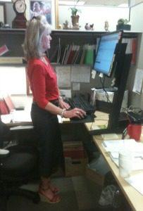 adjustable_standing_desk_health_benefits_of_using_an_adjustable_standing_desk
